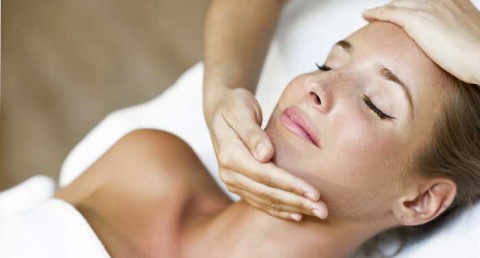 Dale a tu piel el cuidado que merece: Limpieza Facial Renew Skin + Presoterapia 