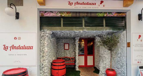 ¡Planazo en pleno centro! 3 tapas y 2 bebidas + 1 postre en La Andaluza