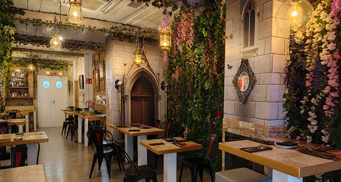 ¡Planazo en pleno centro! 3 tapas y 2 bebidas + 1 postre en La Andaluza