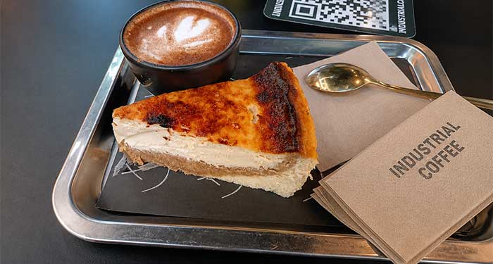 Deliciosa Merienda en pleno centro en Industrial Coffee