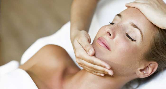 Dale a tu piel el cuidado que merece: Limpieza Facial Renew Skin + Presoterapia 