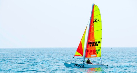 ¡Navega por los mares! Para 2 o 4 personas: Excursión en Catamarán durante 1h + Fotos en Motril