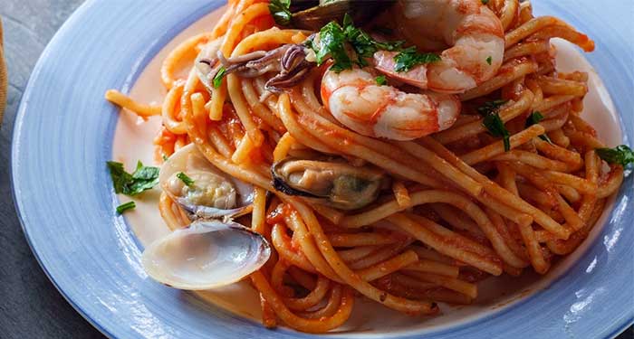 Delicioso Menú Italiano: 1 Ensalada + 2 Pastas + 1 Postre + 2 Bebidas